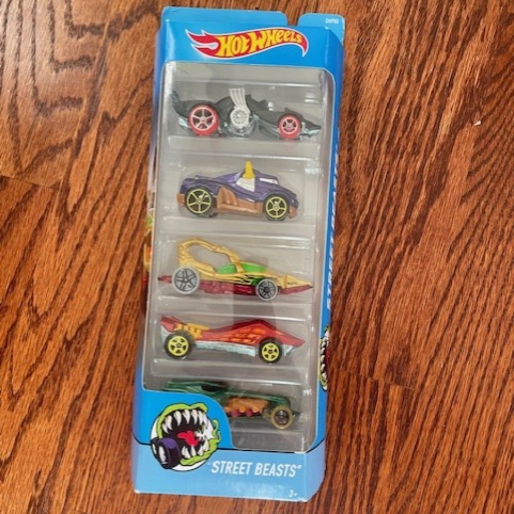 Hot Wheels Street Beasts 5 Pack 2016 Knight Draggin Steer Clear Scorpedo Dmg Pkg